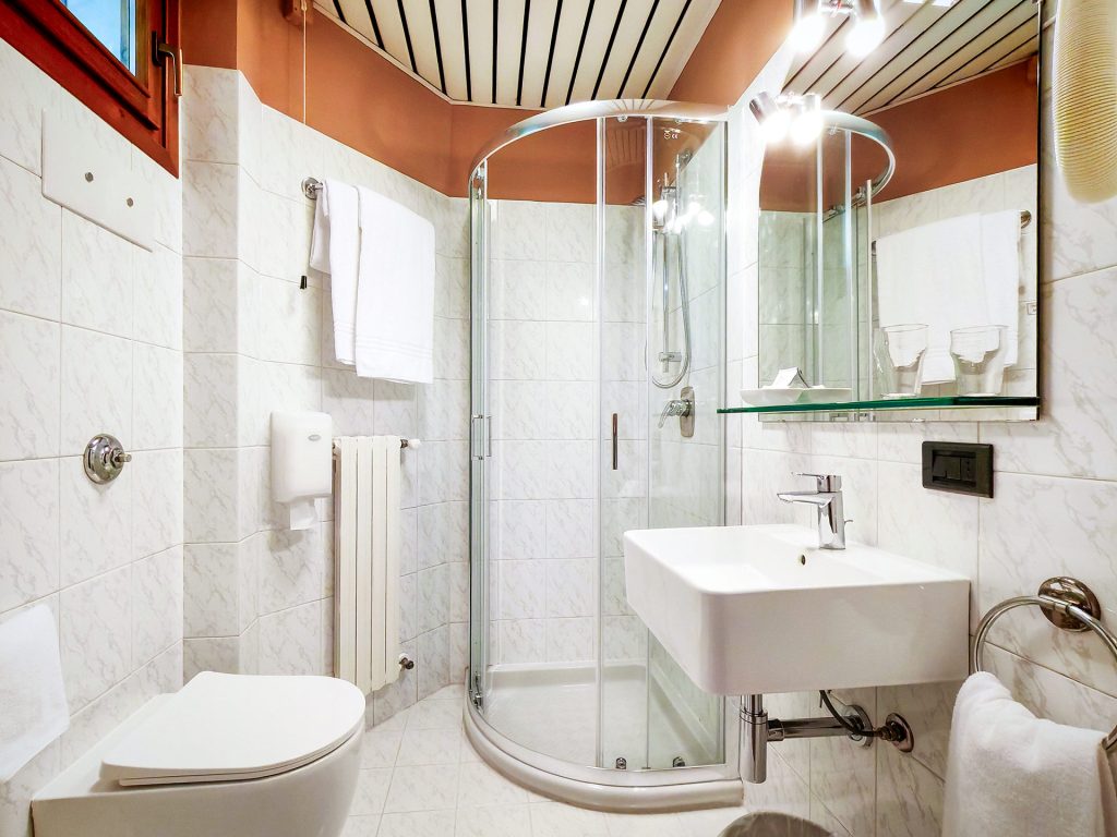 Habitación familiar con mascotas permitidas y vistas al lago de Garda - Hotel Castello San Antonio Lazise