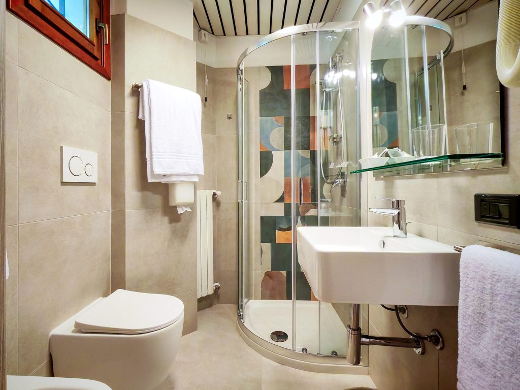 Habitación familiar con mascotas permitidas y vistas al lago de Garda - Hotel Castello San Antonio Lazise