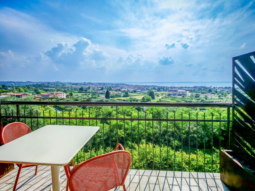 Pet-friendly family room with Lake Garda view - Hotel Castello San Antonio Lazise