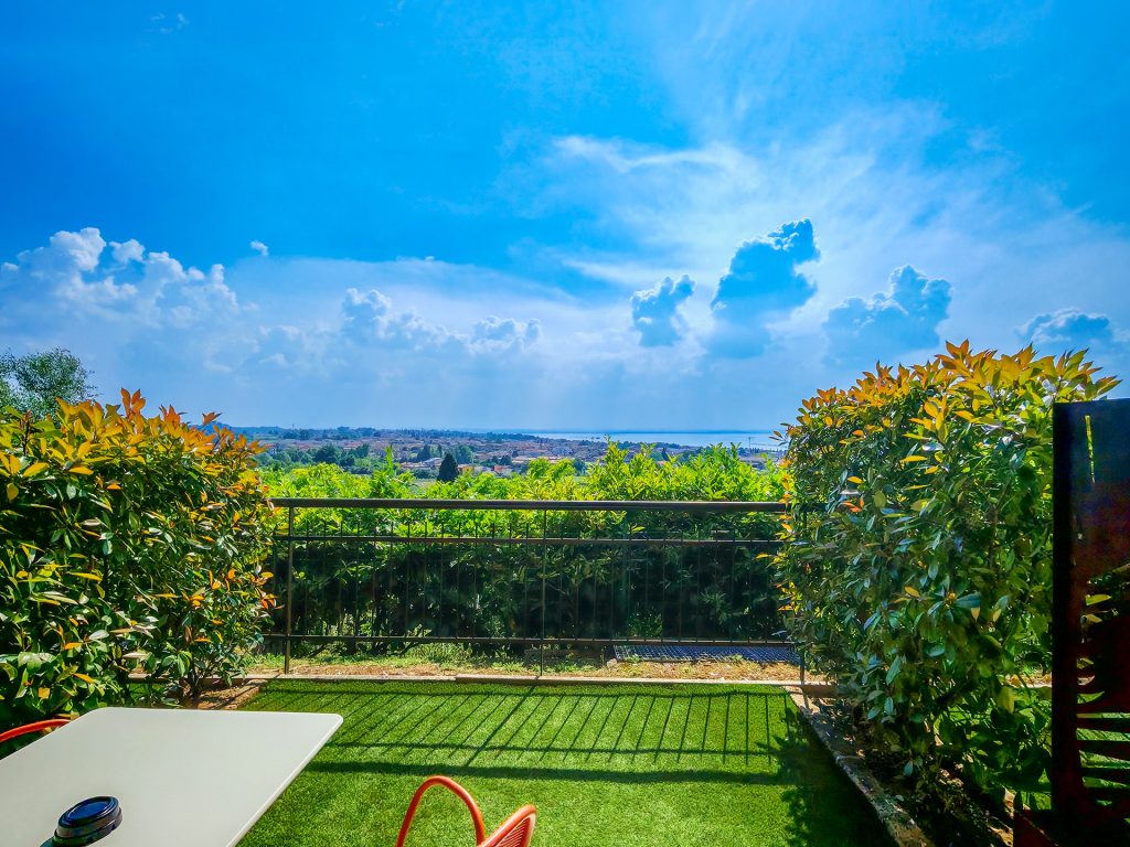 Pet-friendly family room with Lake Garda view - Hotel Castello San Antonio Lazise