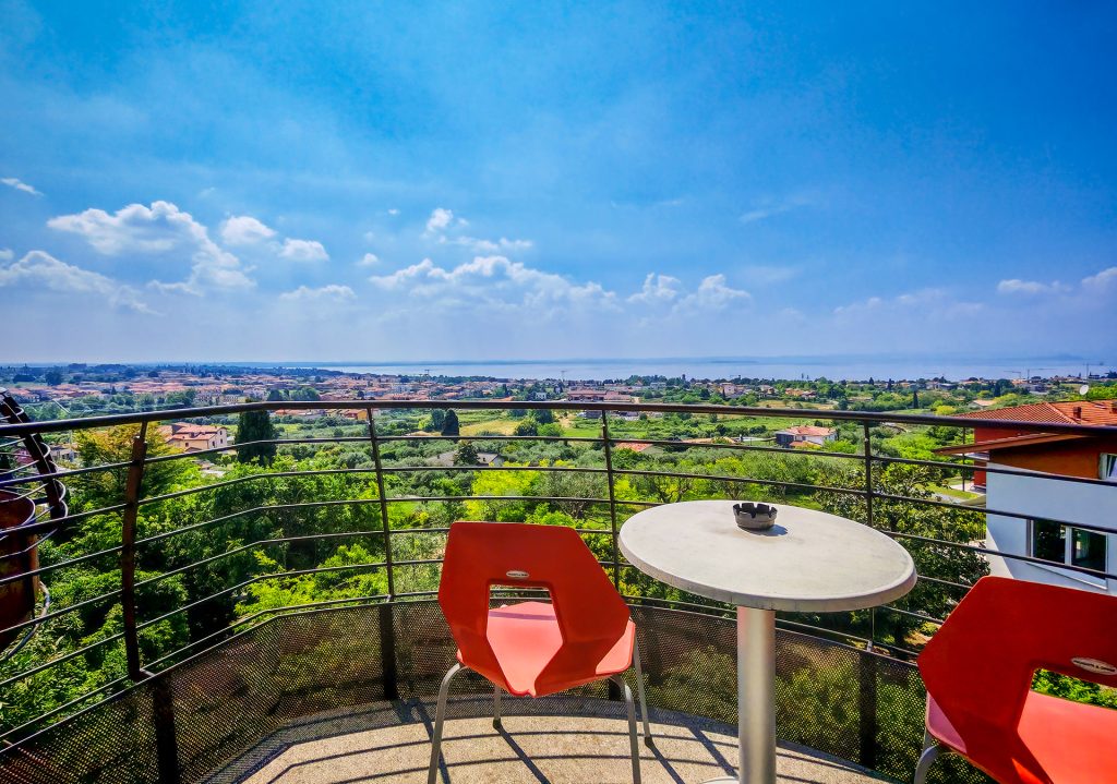 Superior Family Room with Lake Garda View - Hotel Castello San Antonio Lazise