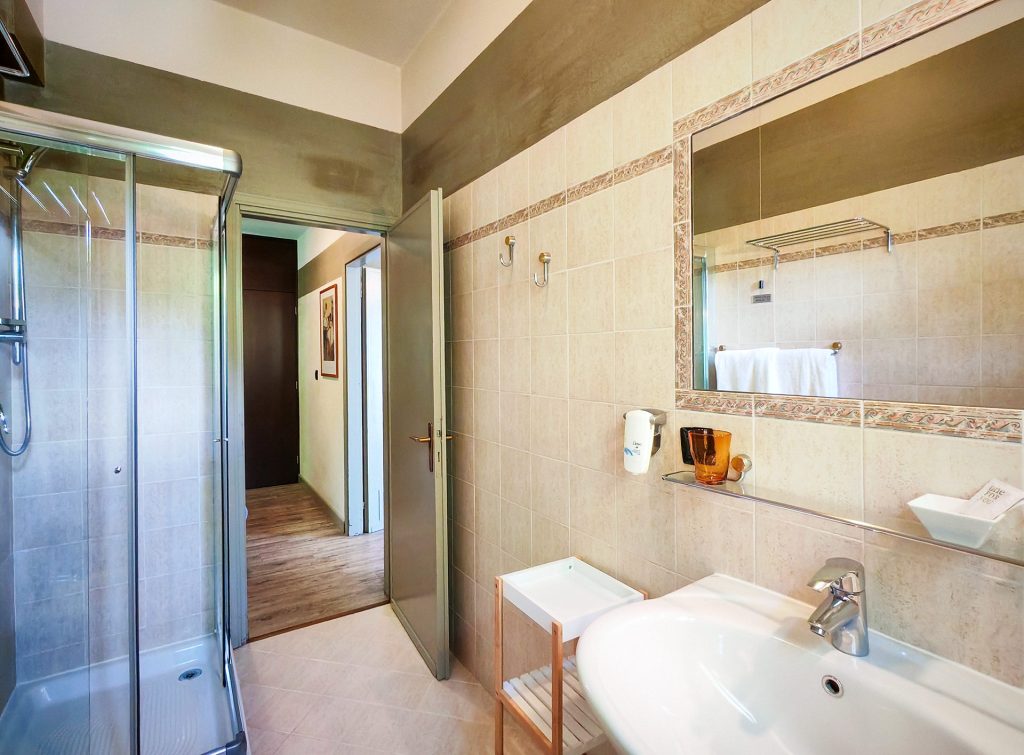 Superior Family Room with Lake Garda View - Hotel Castello San Antonio Lazise