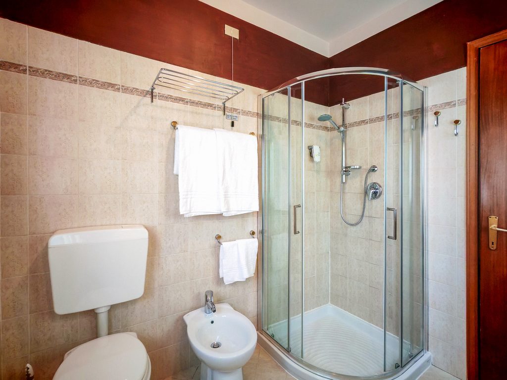 Superior Family Room with Lake Garda View - Hotel Castello San Antonio Lazise