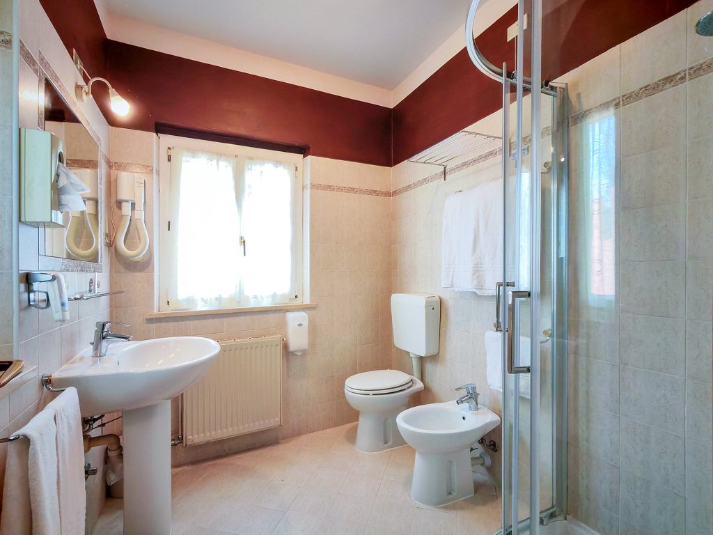 Superior Family Room with Lake Garda View - Hotel Castello San Antonio Lazise