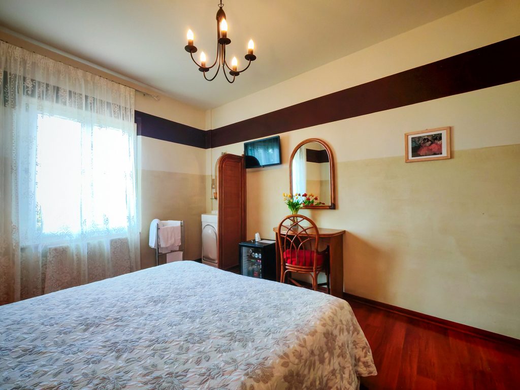 Junior Suite Room with Lake Garda View - Hotel Castello San Antonio Lazise