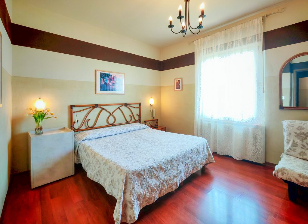 Junior Suite Room with Lake Garda View - Hotel Castello San Antonio Lazise