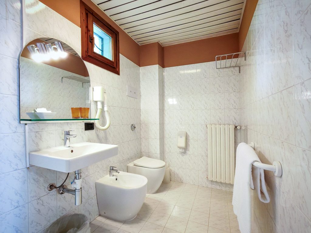 Superior Double Room with Lake Garda View - Pet Friendly - Hotel Castello San Antonio Lazise