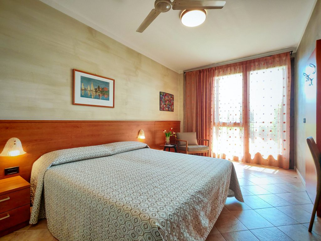Superior Double Room with Lake Garda View - Pet Friendly - Hotel Castello San Antonio Lazise