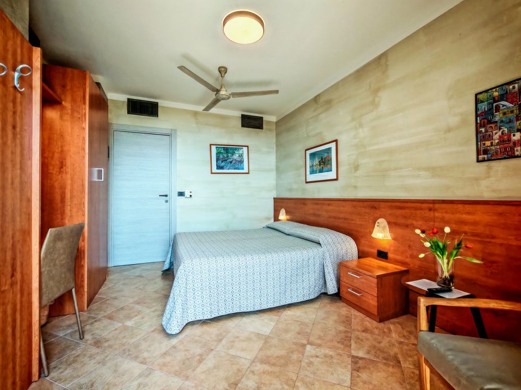 Superior Double Room with Lake Garda View - Pet Friendly - Hotel Castello San Antonio Lazise