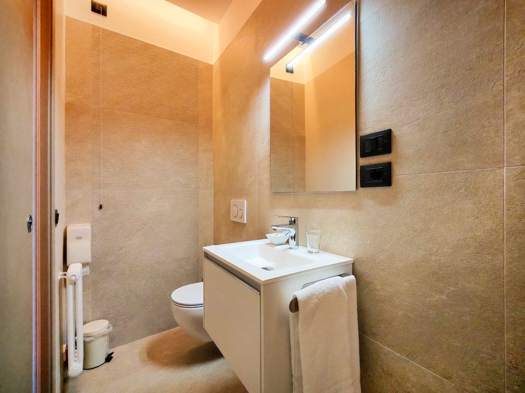 Superior Double Room with Lake Garda View - Pet Friendly - Hotel Castello San Antonio Lazise