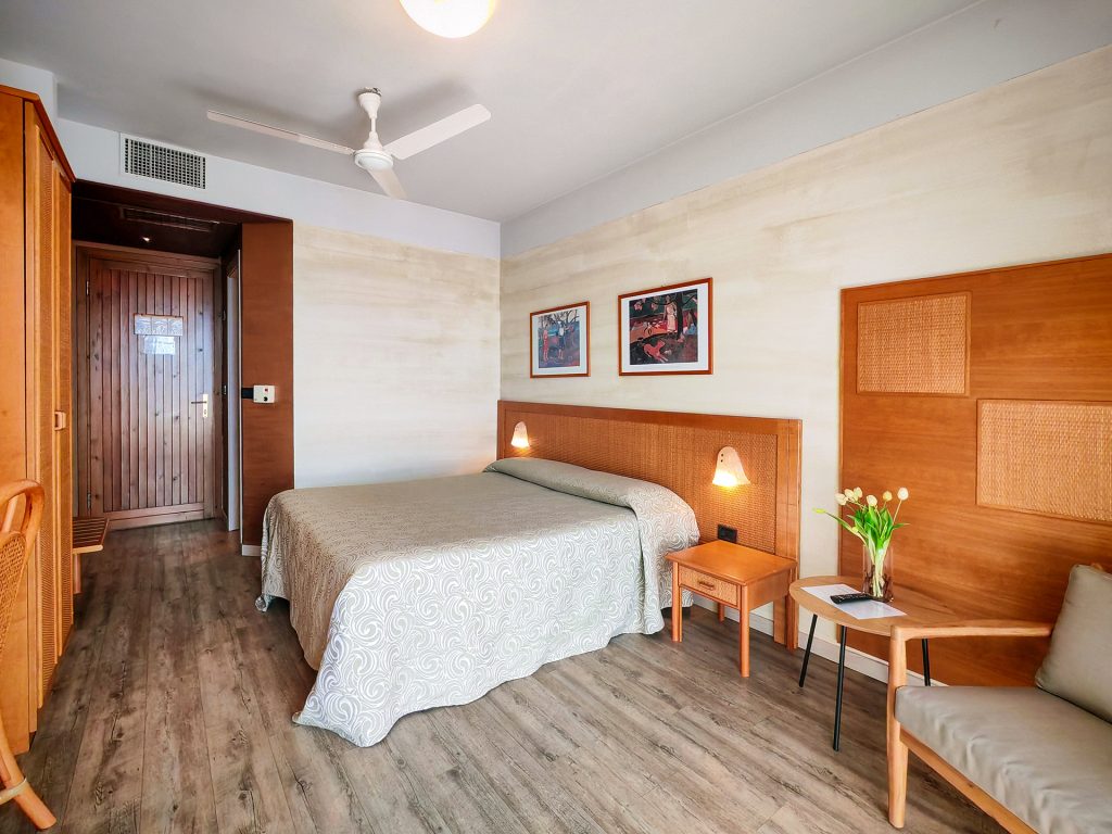 Superior Double Room with Lake Garda View - Pet Friendly - Hotel Castello San Antonio Lazise