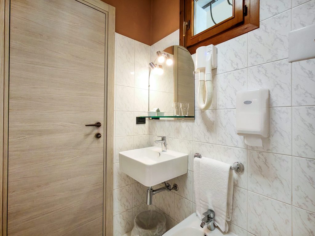 Double Room with Lake Garda View - Hotel Castello San Antonio Lazise