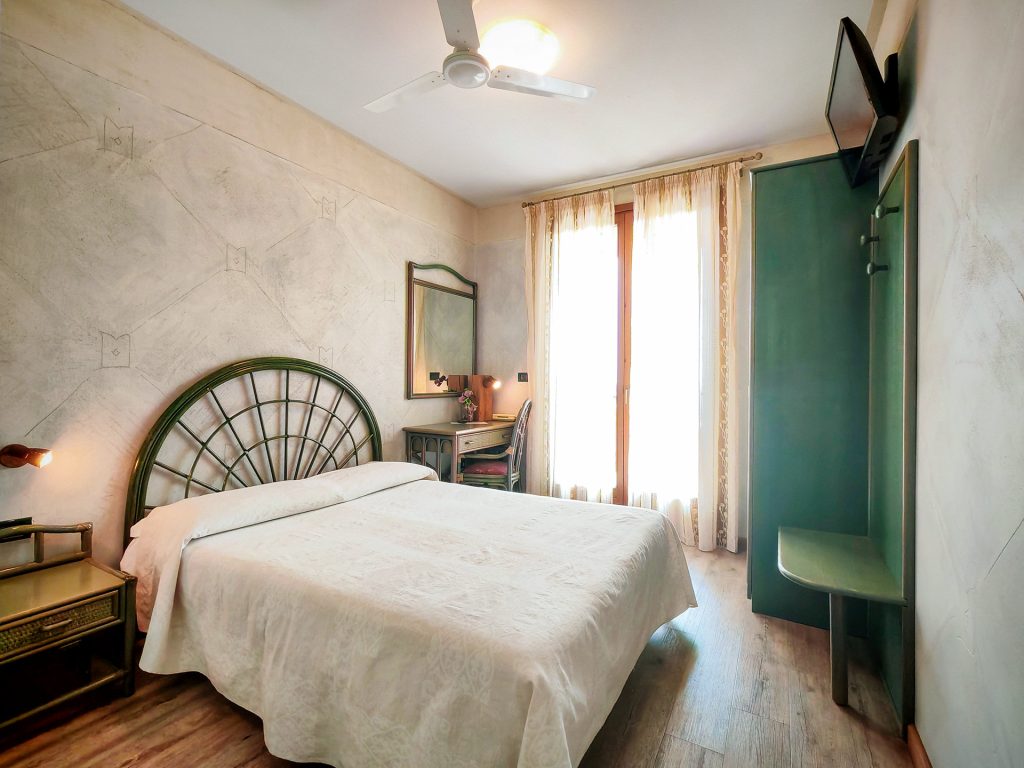 Chambre double avec vue sur le lac de Garde - Hôtel Castello San Antonio Lazise