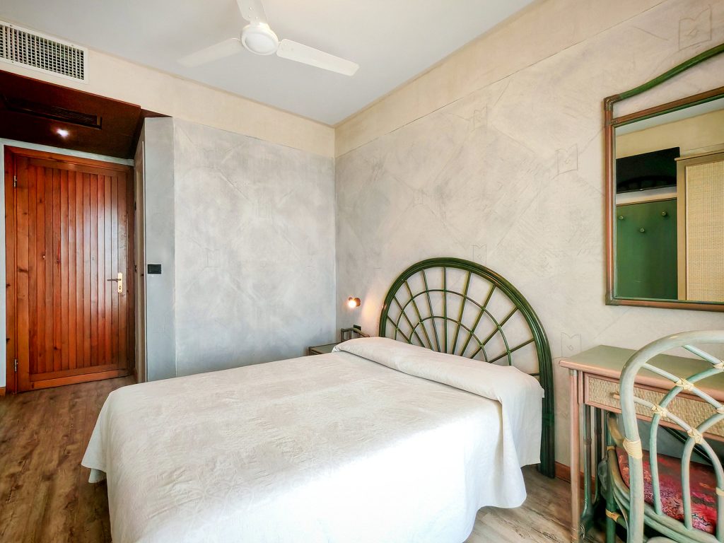 Double Room with Lake Garda View - Hotel Castello San Antonio Lazise