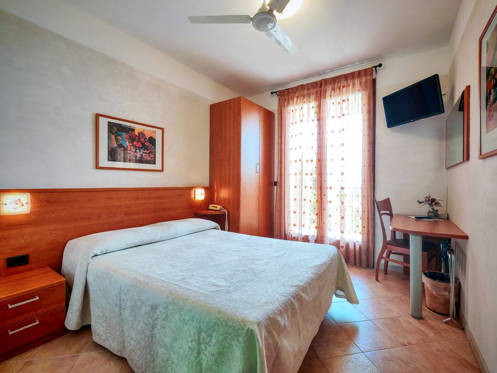 Double Room with Lake Garda View - Hotel Castello San Antonio Lazise