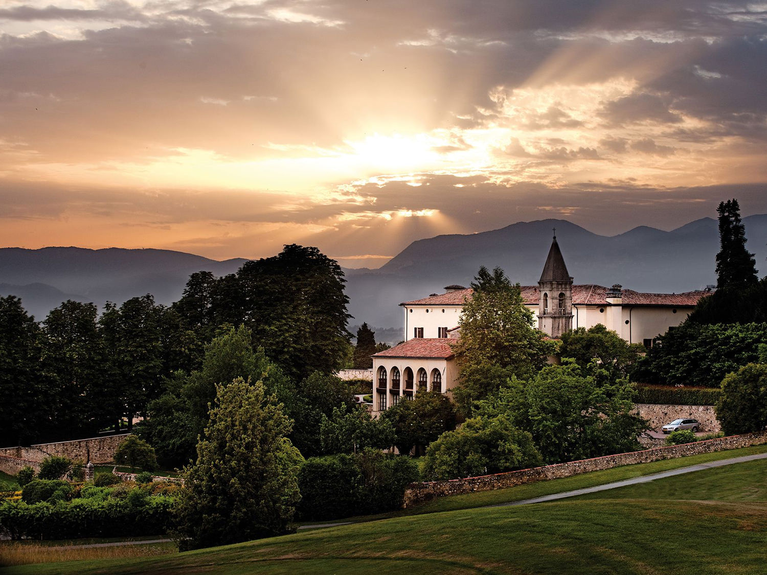 Palazzo Arzaga : golf, histoire et détente à deux pas du lac de Garde